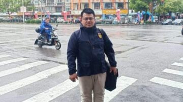 VIRAL! Bedah Buku Internasional UI: Karya Mahasiswa S2 Gizi FKM USU Ditetapkan Sebagai Referensi Akademik Banyak Terima Hadiah Atas Prestasinya di Apresiasi Seluruh Mentri dan KapolriVIRAL! Bedah Buku Internasional UI: Karya Mahasiswa S2 Gizi FKM USU Ditetapkan Sebagai Referensi Akademik Banyak Terima Hadiah Atas Prestasinya di Apresiasi Seluruh Mentri dan Kapolri